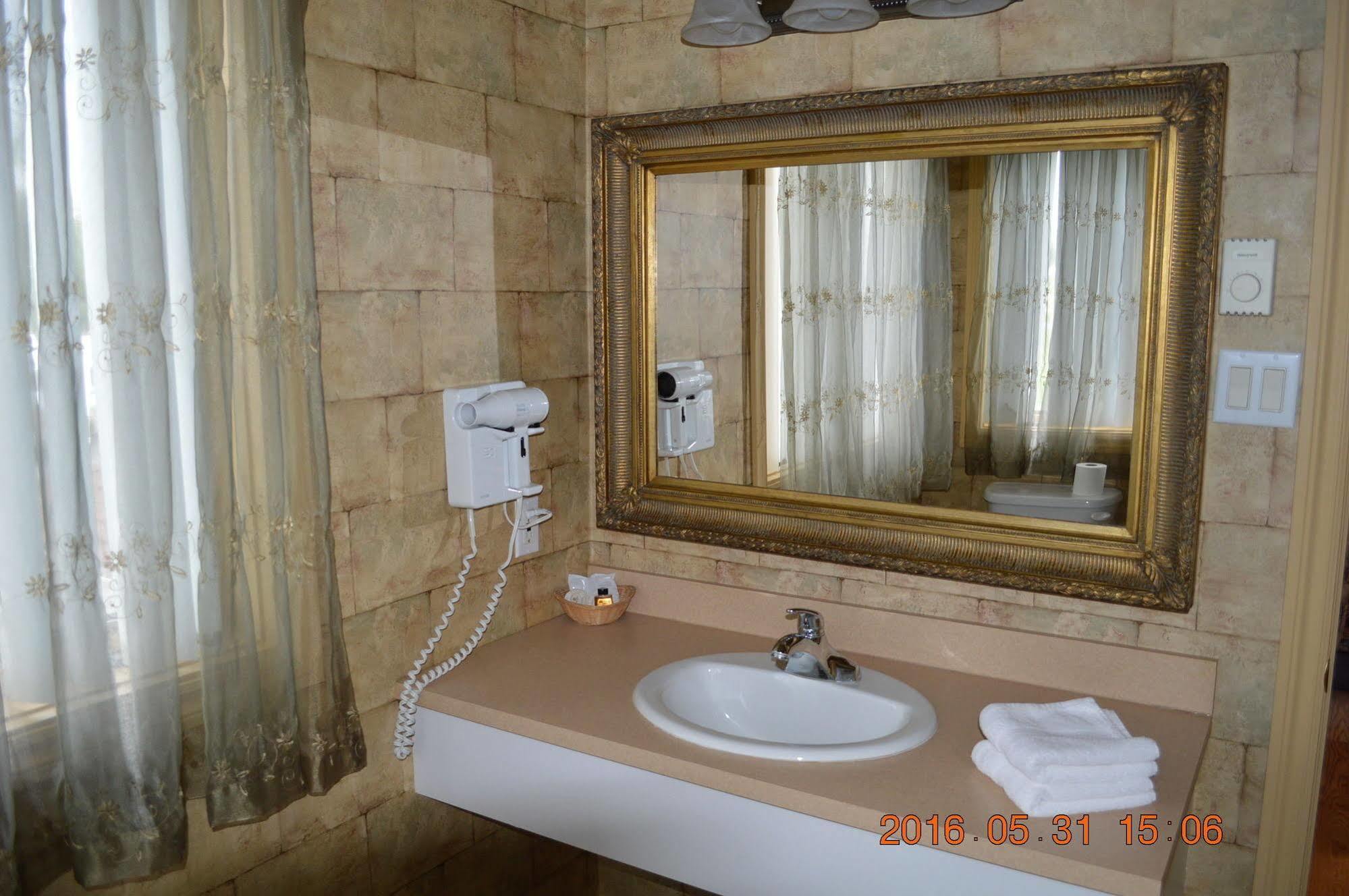 Motel-Auberge Hélene Victoriaville Esterno foto