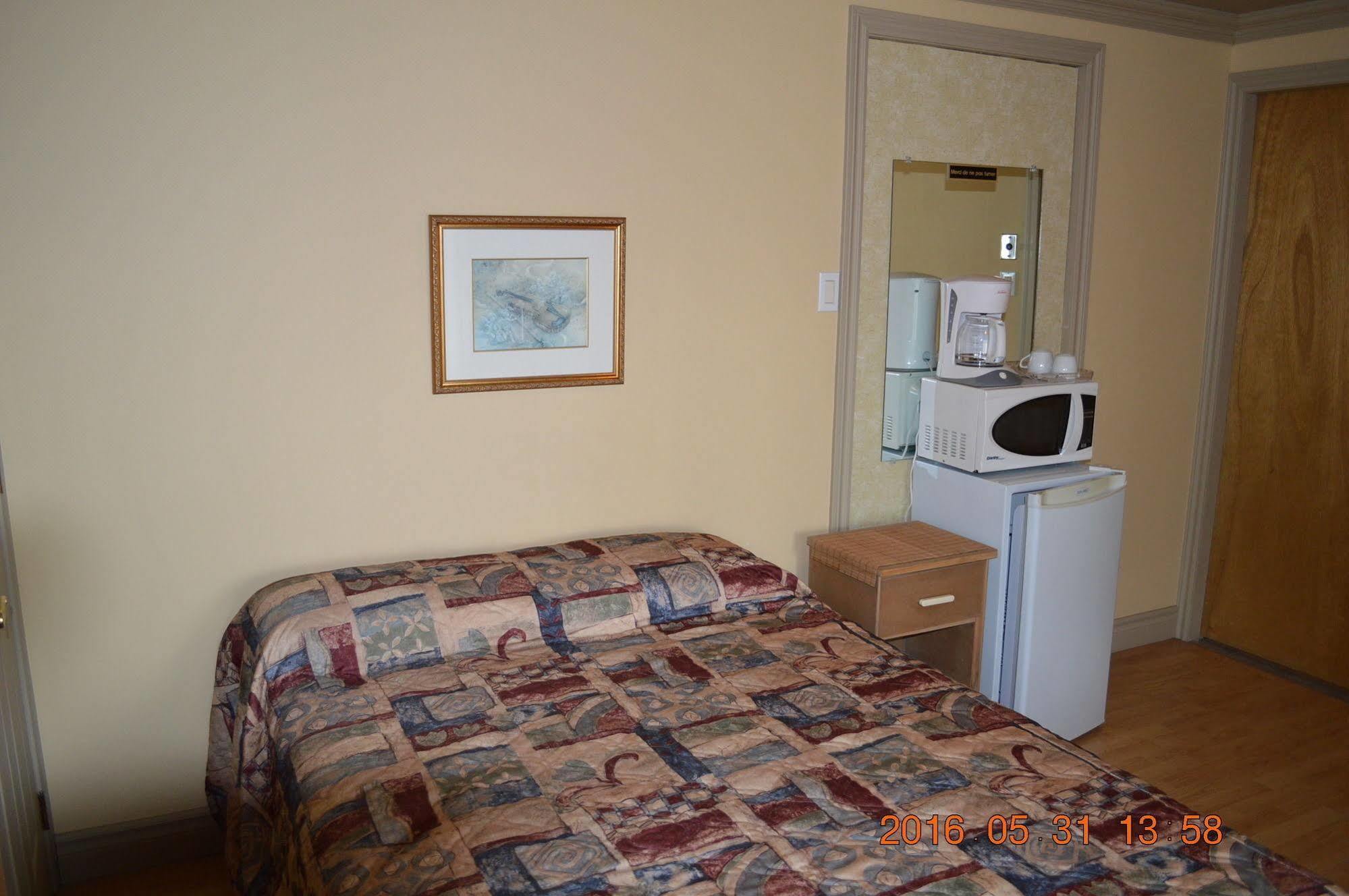 Motel-Auberge Hélene Victoriaville Esterno foto