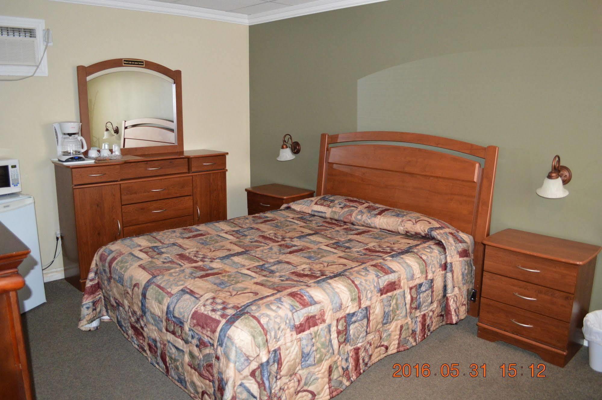 Motel-Auberge Hélene Victoriaville Esterno foto