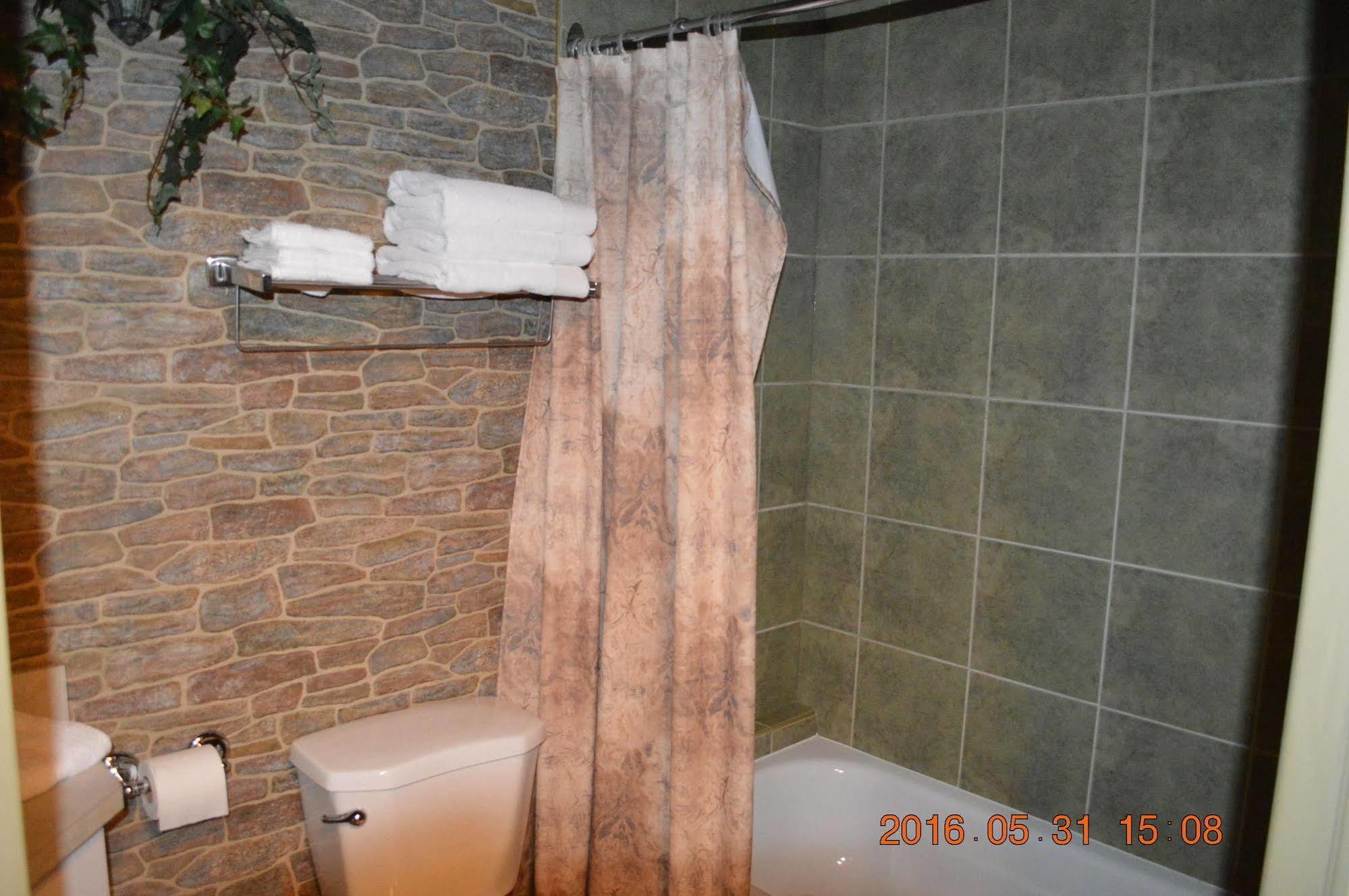 Motel-Auberge Hélene Victoriaville Esterno foto