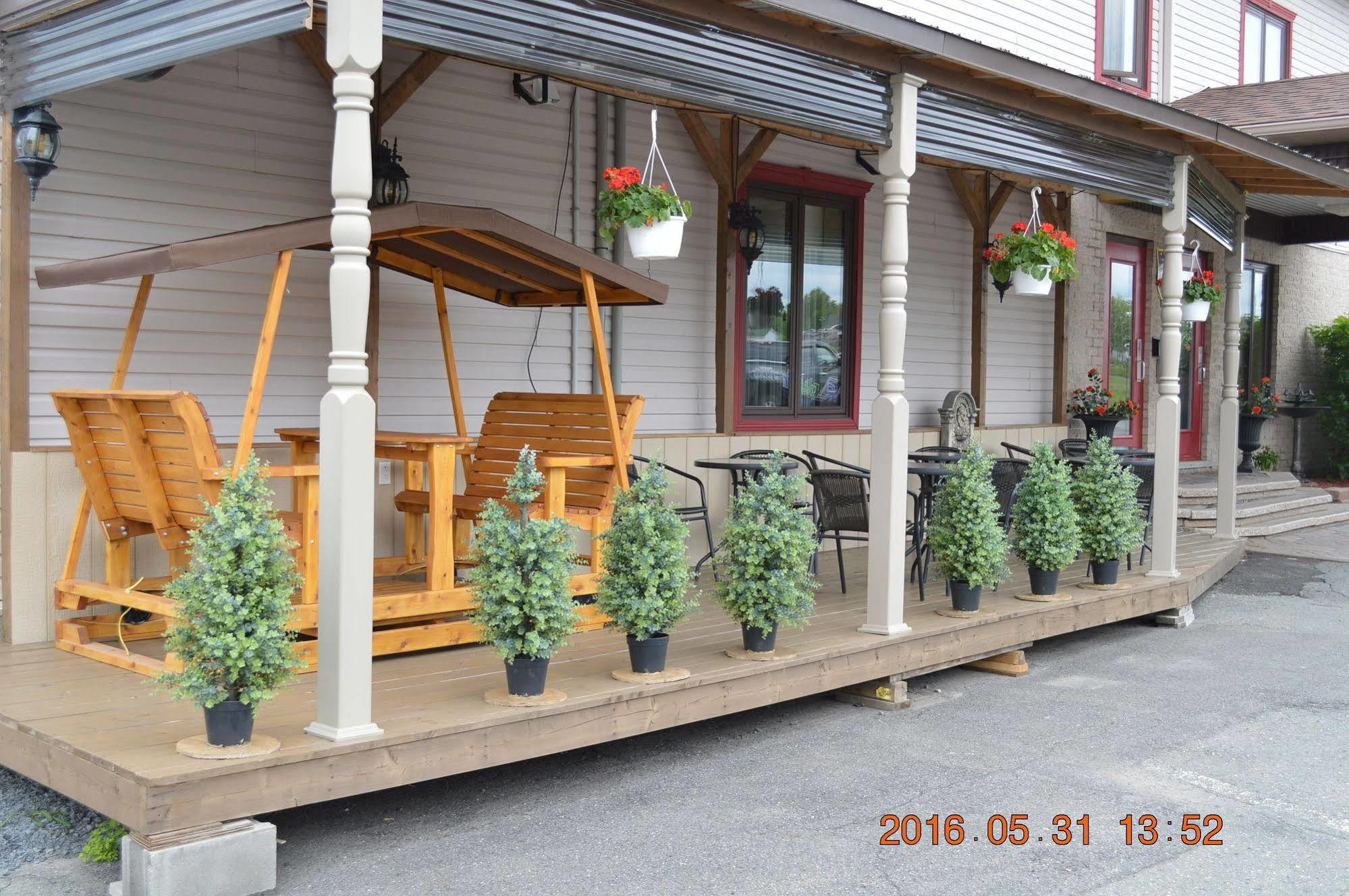 Motel-Auberge Hélene Victoriaville Esterno foto